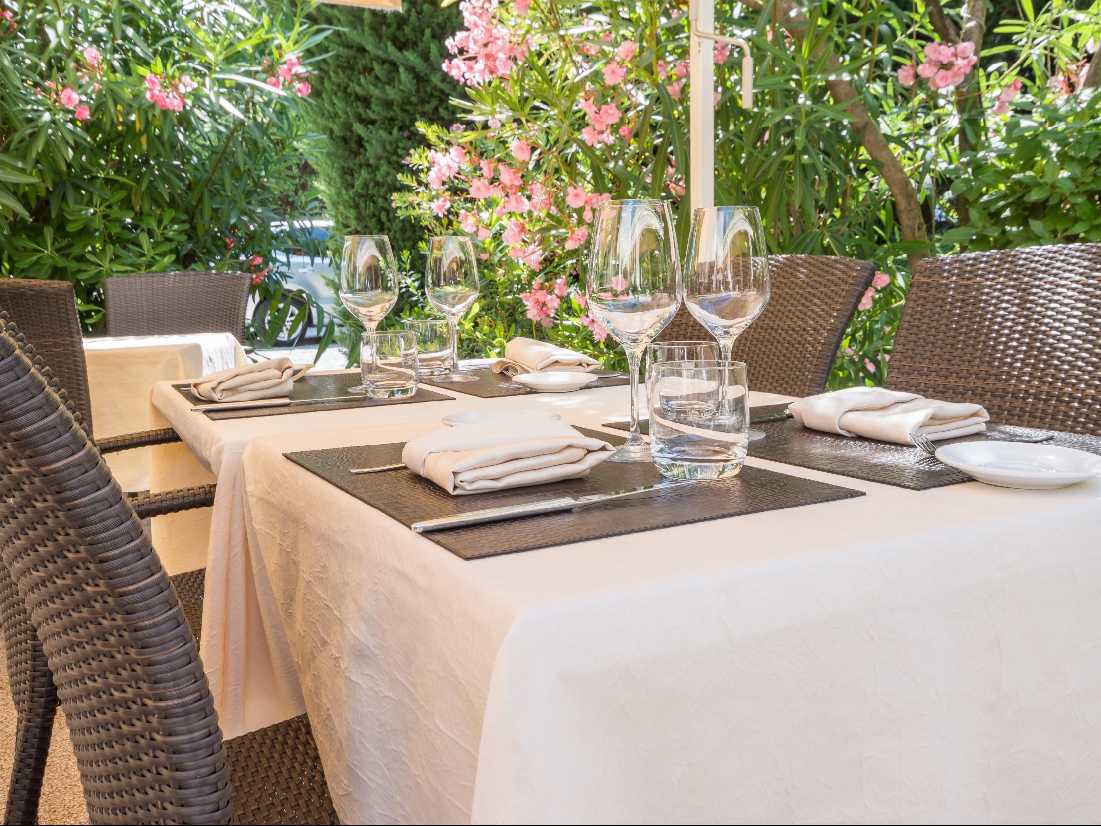 Logis Le Printemps Hotel Restaurant - 蒙特利马尔 外观 照片