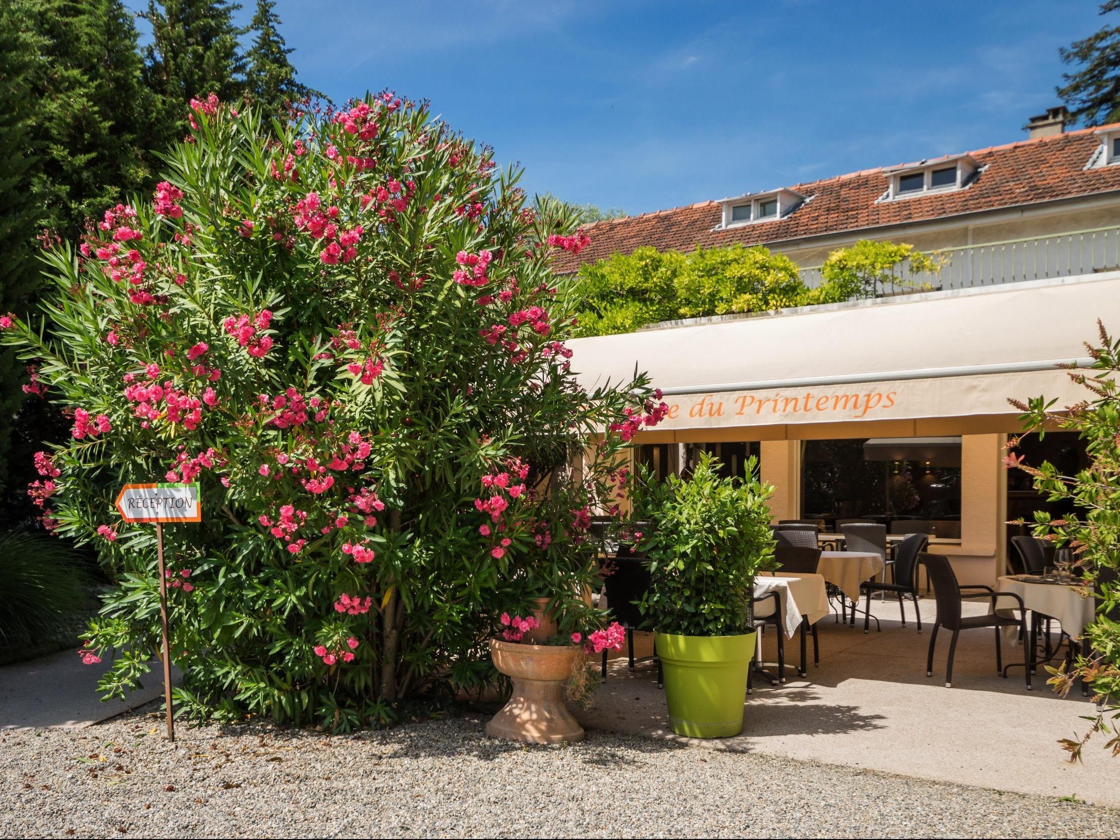 Logis Le Printemps Hotel Restaurant - 蒙特利马尔 外观 照片