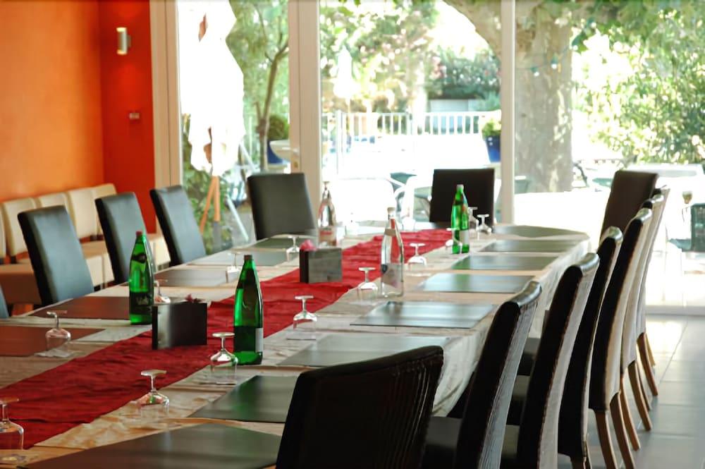 Logis Le Printemps Hotel Restaurant - 蒙特利马尔 外观 照片